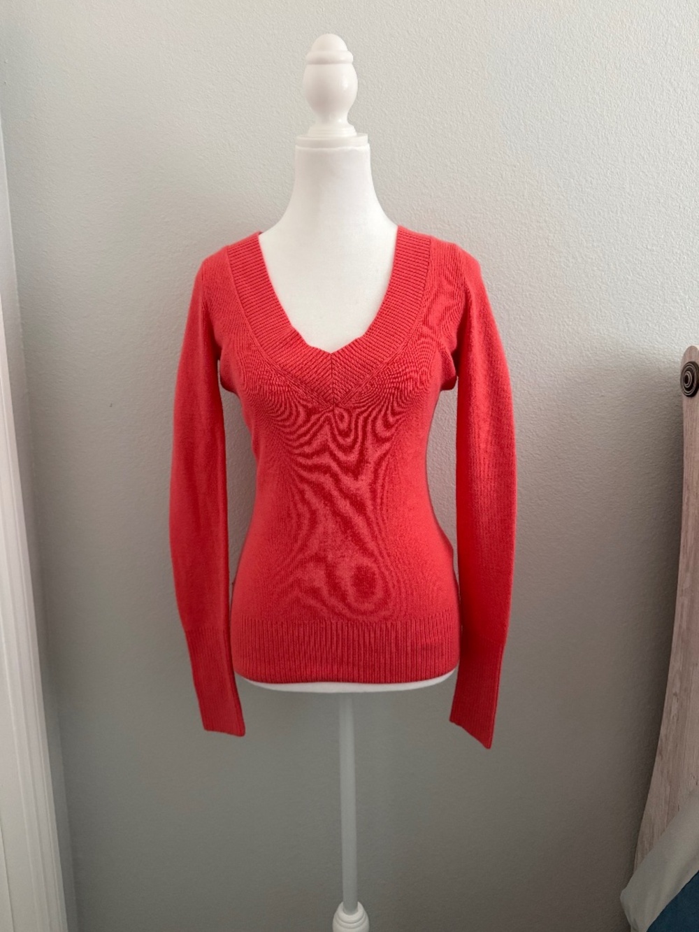 Express Coral Ribbed Accent V-Neck Sweater Stretch Long Sleeve